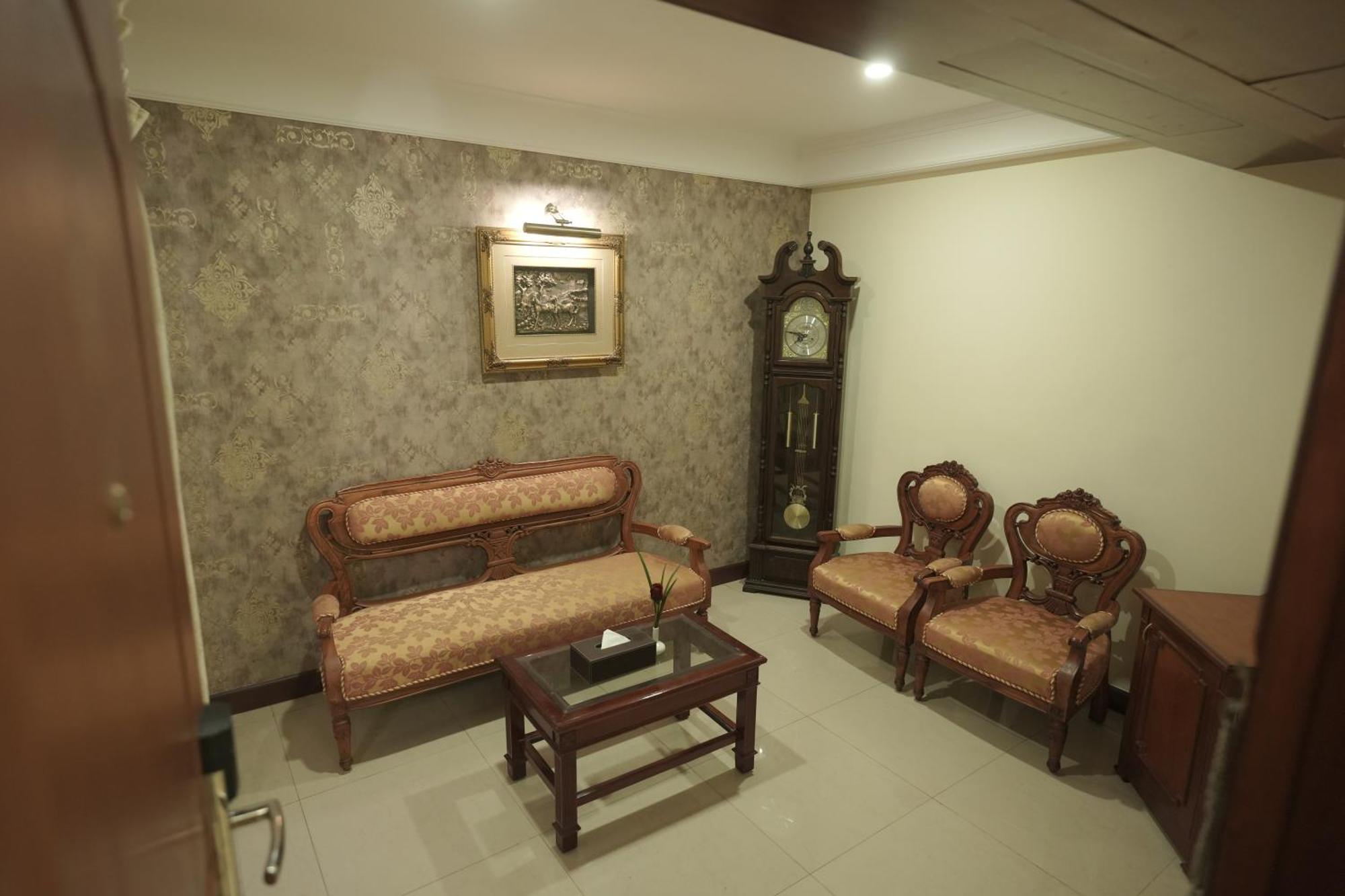 มัวร์ย่า ราชธานี Hotel Thiruvananthapuram ภายนอก รูปภาพ