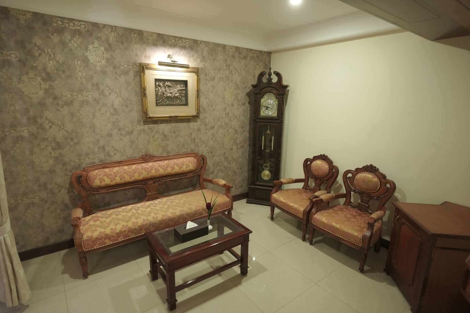 มัวร์ย่า ราชธานี Hotel Thiruvananthapuram ภายนอก รูปภาพ