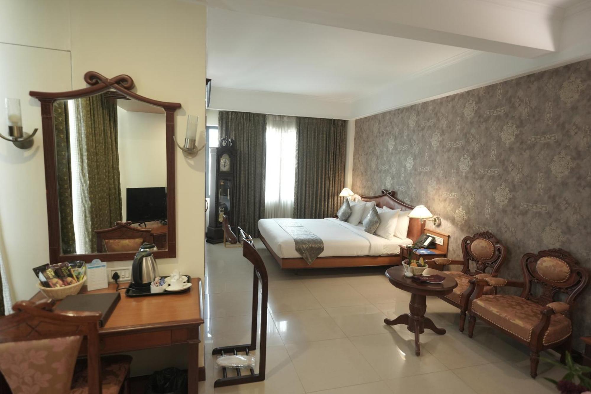 มัวร์ย่า ราชธานี Hotel Thiruvananthapuram ภายนอก รูปภาพ