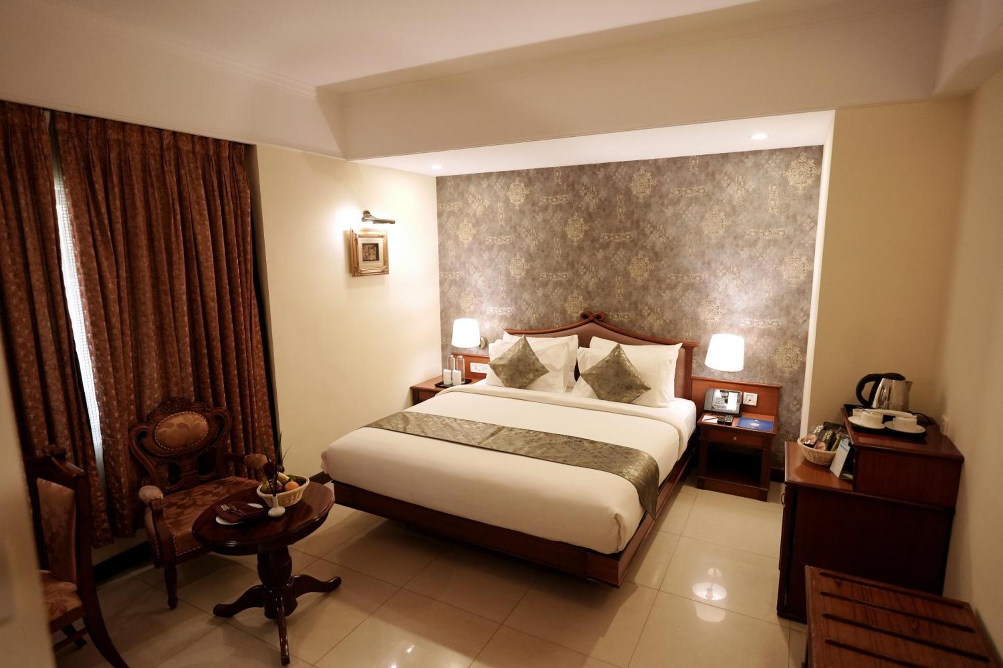 มัวร์ย่า ราชธานี Hotel Thiruvananthapuram ภายนอก รูปภาพ