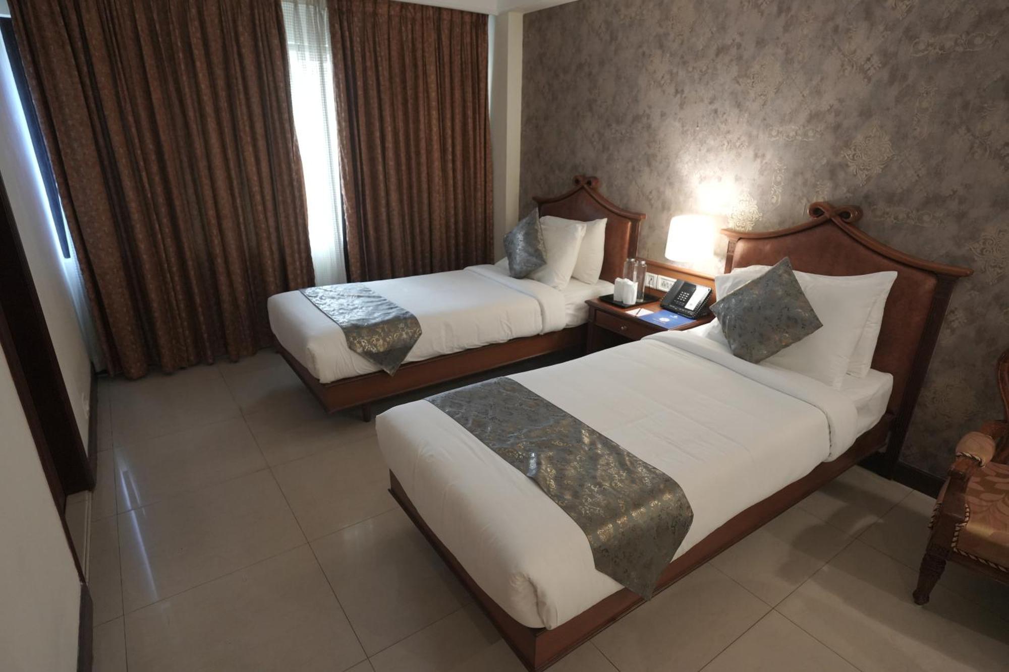 มัวร์ย่า ราชธานี Hotel Thiruvananthapuram ภายนอก รูปภาพ
