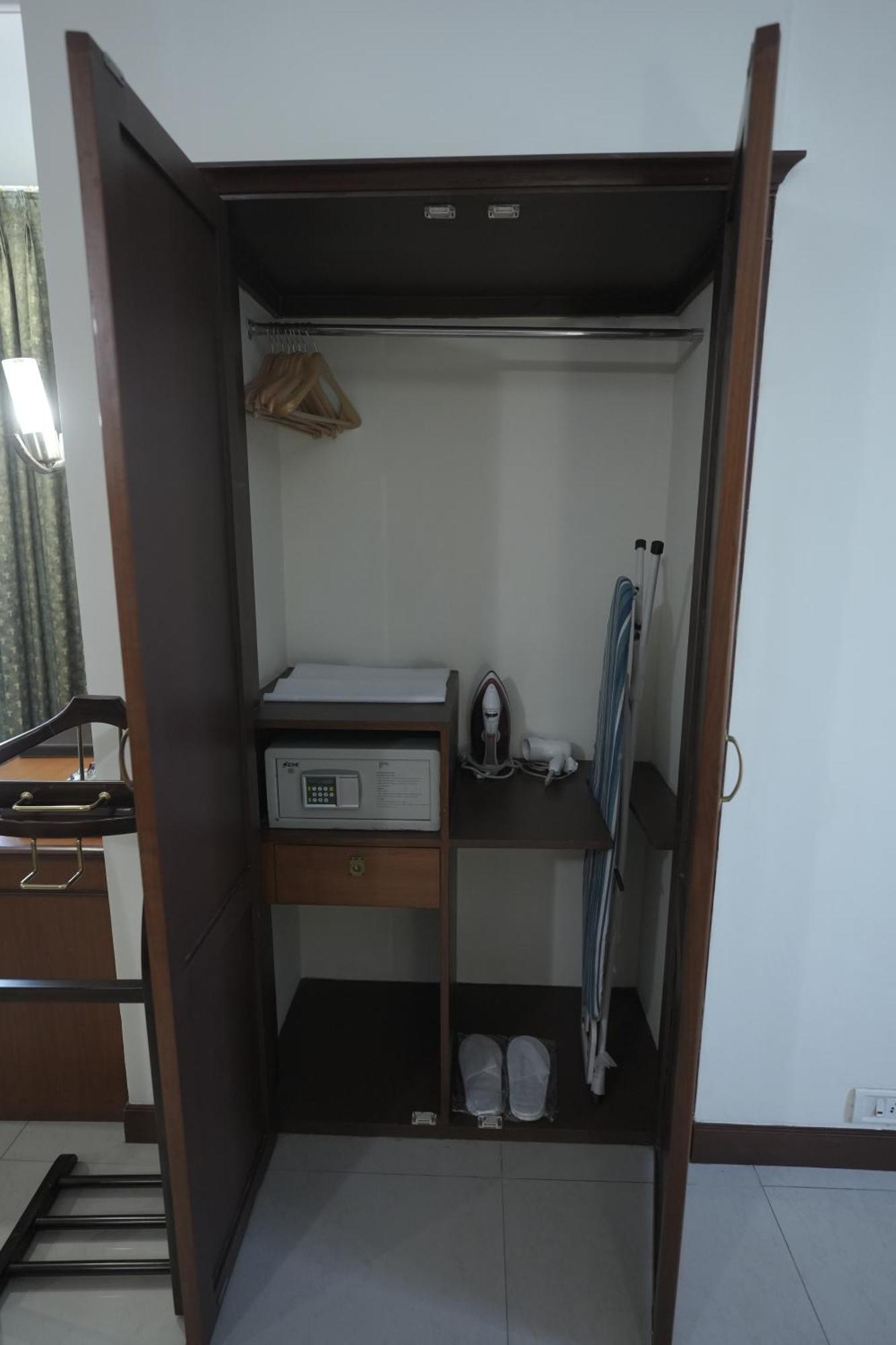 มัวร์ย่า ราชธานี Hotel Thiruvananthapuram ภายนอก รูปภาพ