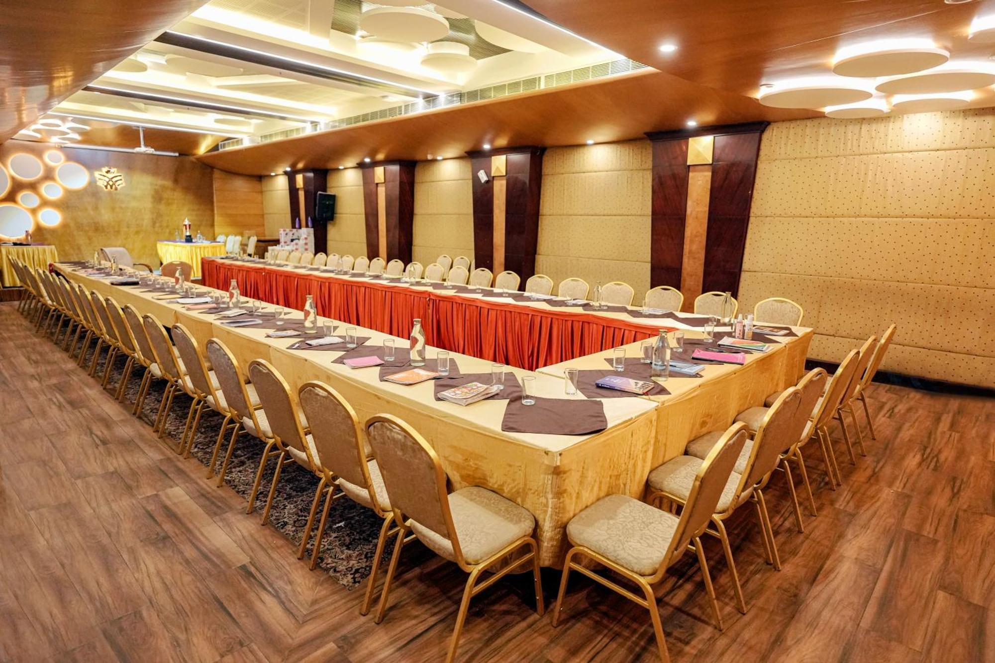 มัวร์ย่า ราชธานี Hotel Thiruvananthapuram ภายนอก รูปภาพ