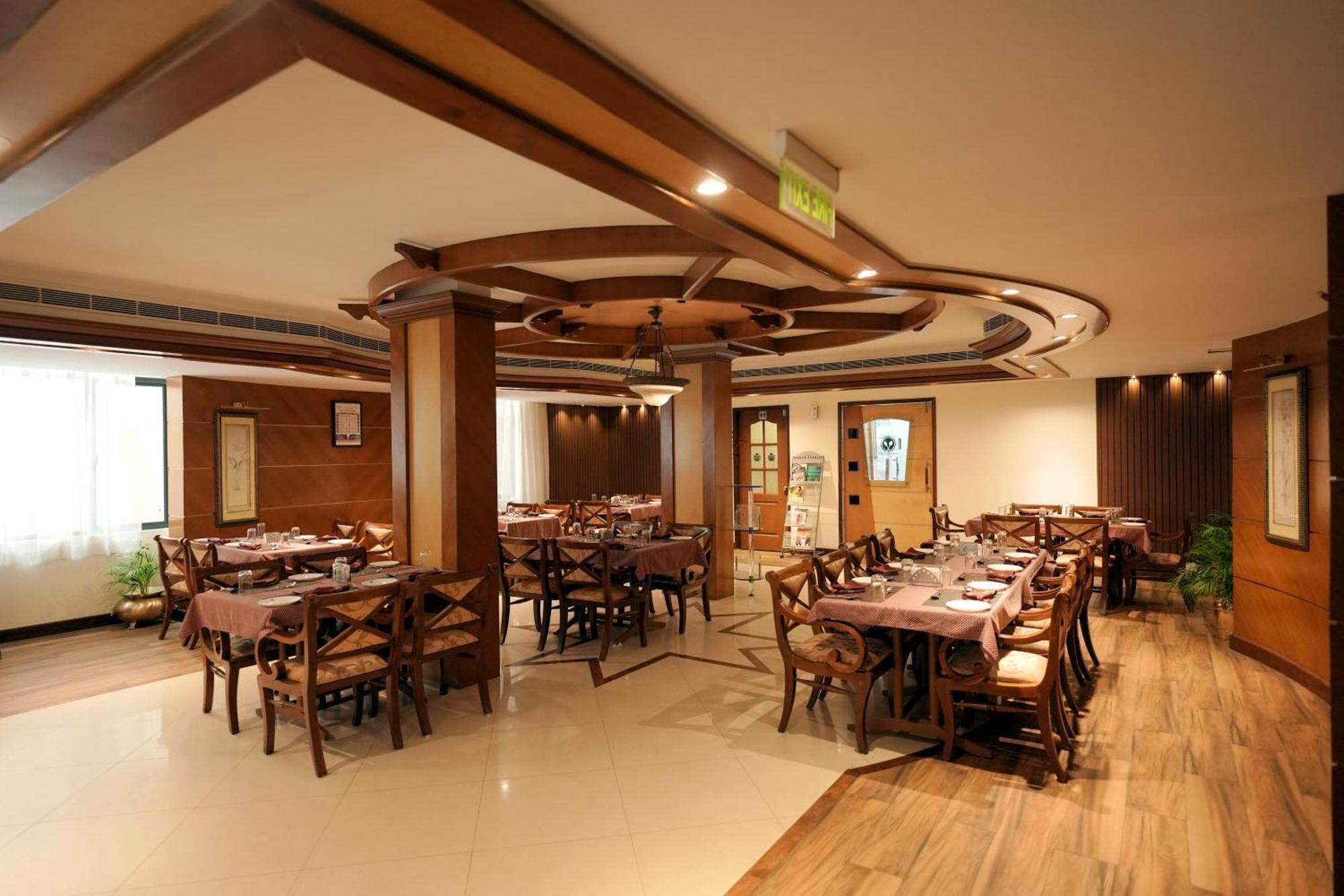 มัวร์ย่า ราชธานี Hotel Thiruvananthapuram ภายนอก รูปภาพ