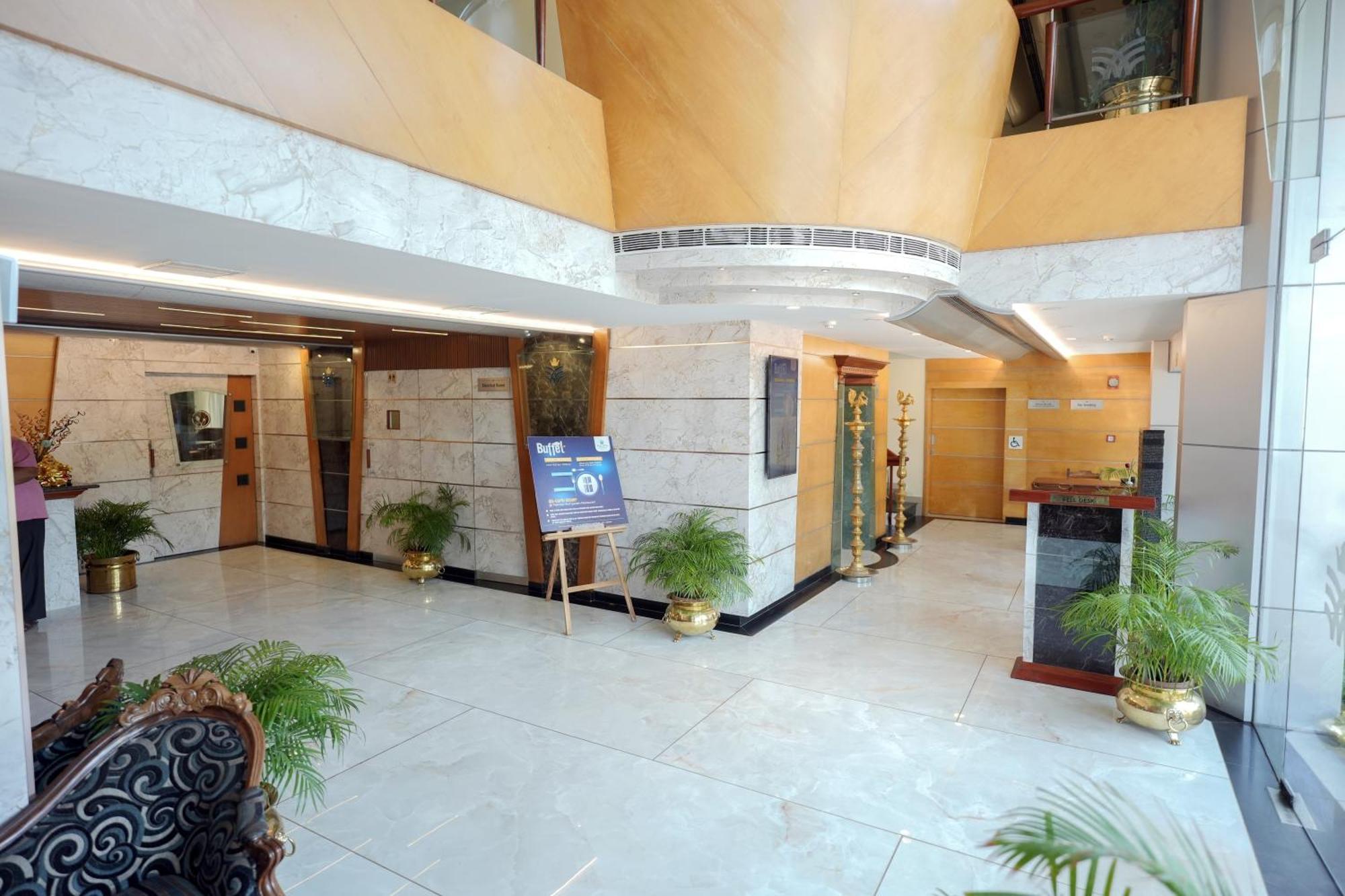 มัวร์ย่า ราชธานี Hotel Thiruvananthapuram ภายนอก รูปภาพ