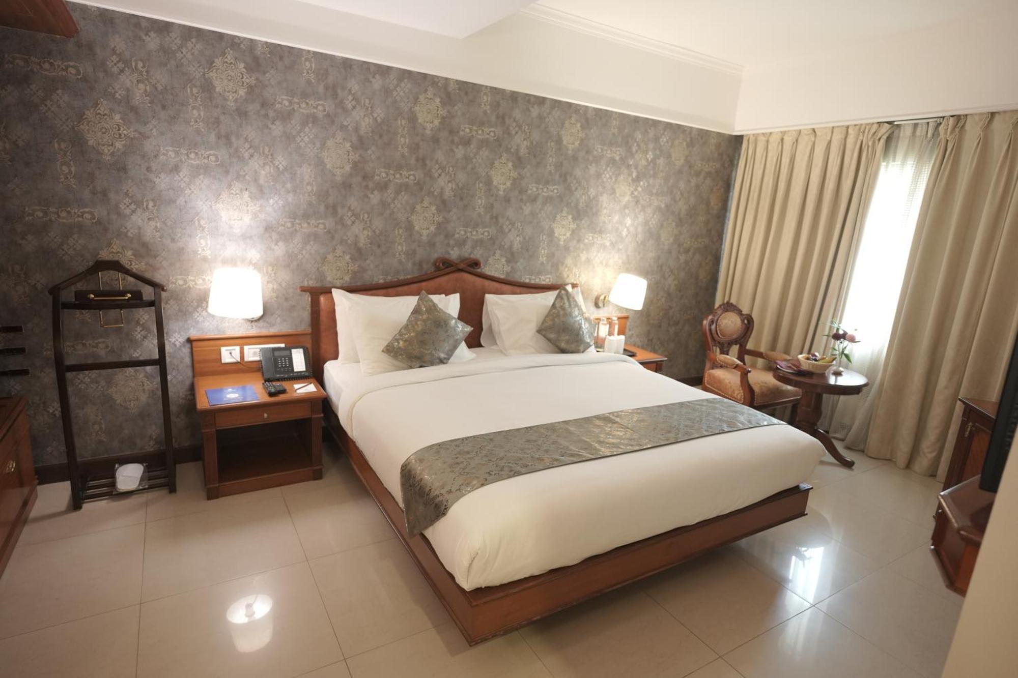 มัวร์ย่า ราชธานี Hotel Thiruvananthapuram ภายนอก รูปภาพ