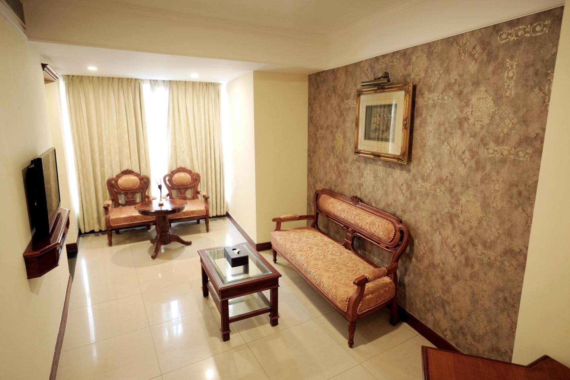 มัวร์ย่า ราชธานี Hotel Thiruvananthapuram ภายนอก รูปภาพ