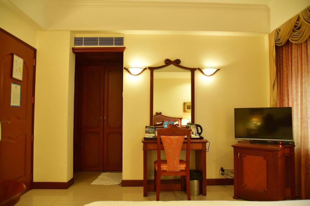 มัวร์ย่า ราชธานี Hotel Thiruvananthapuram ภายนอก รูปภาพ